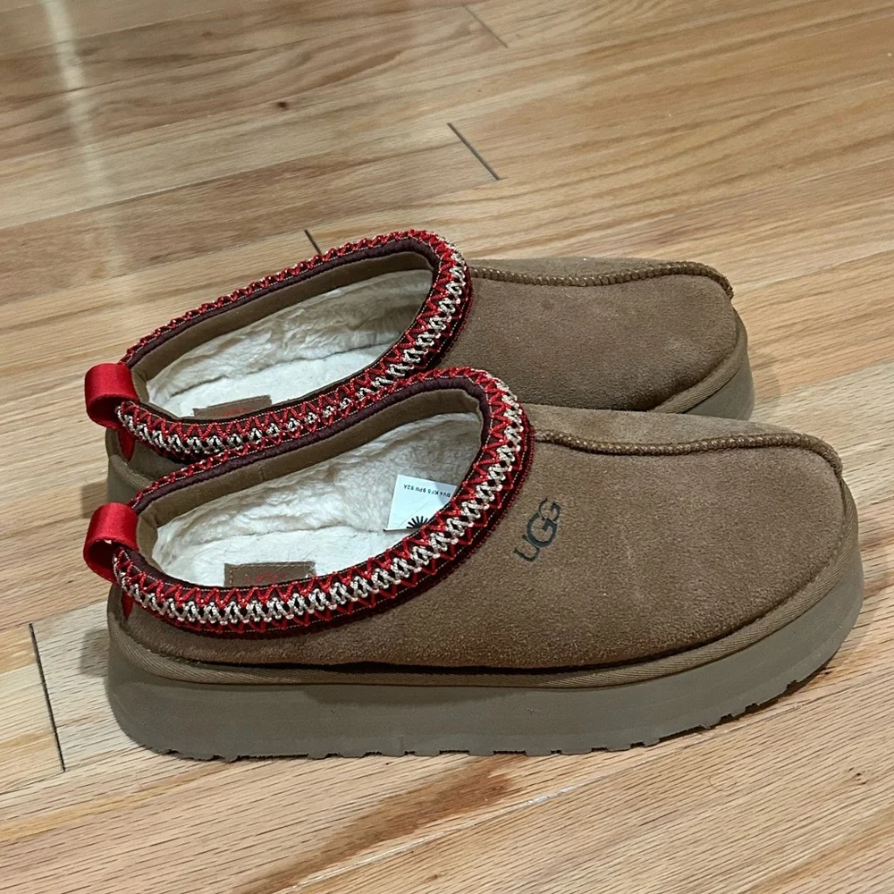 UGG Tazz II Chestnut Platform Slip-Ons with Red Accent - Picture 5 of 7
